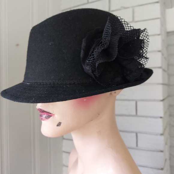 Hat - Black - Picture 3 of 4
